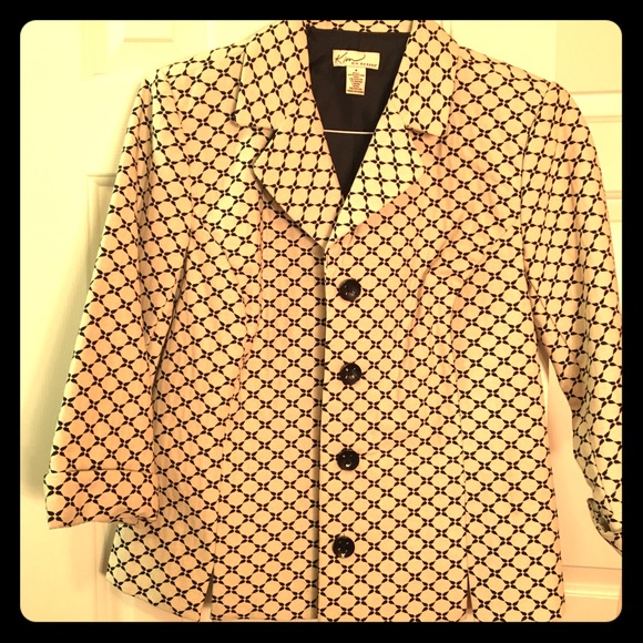 ⚡️ FLASH - Cream and black jacket - Picture 1 of 2